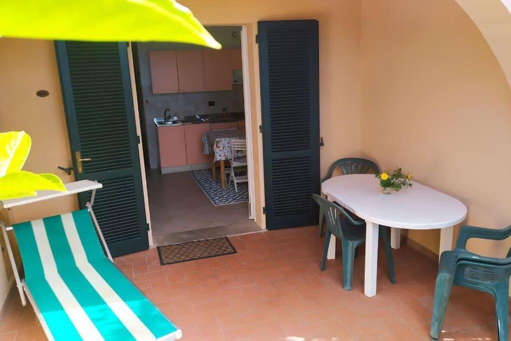 Nisportino, Elba. Bilocale Con Patio Vista Mare. Villa Casa Castagno Bagian luar foto